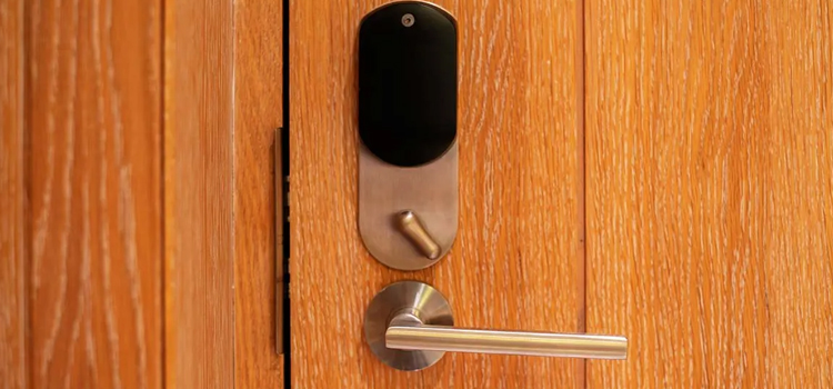 Automatic Locking Door Knob Lawndale